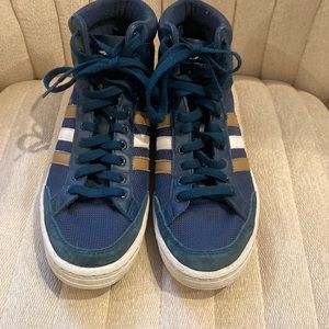 Classic Adidas Americana mid-tops. Mens Size 10.